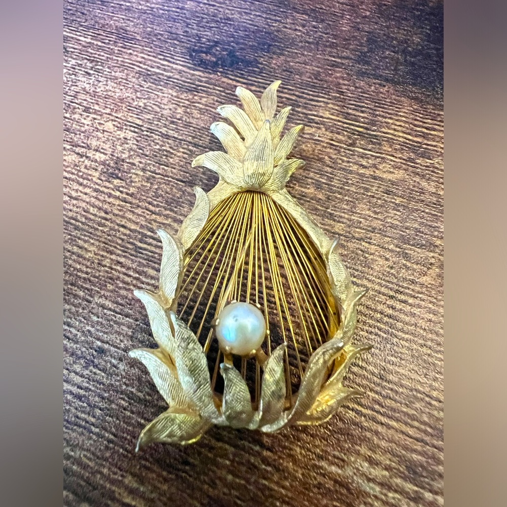 Vintage Pineapple Brooch Brushed Gold Tone‎ Faux Pearl Wire Wrapped Brooks 2.25"